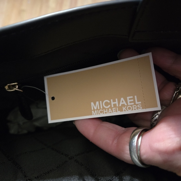 Michael Kors NWT Savannah Tote - Picture 3 of 10